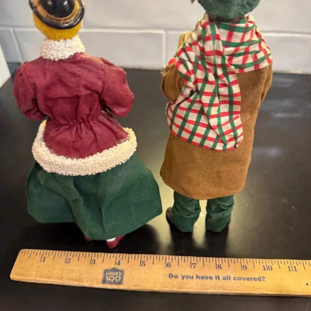 Christmas Caroler Figurines Set of 2 Red Green Victorian Holiday Decor A-9